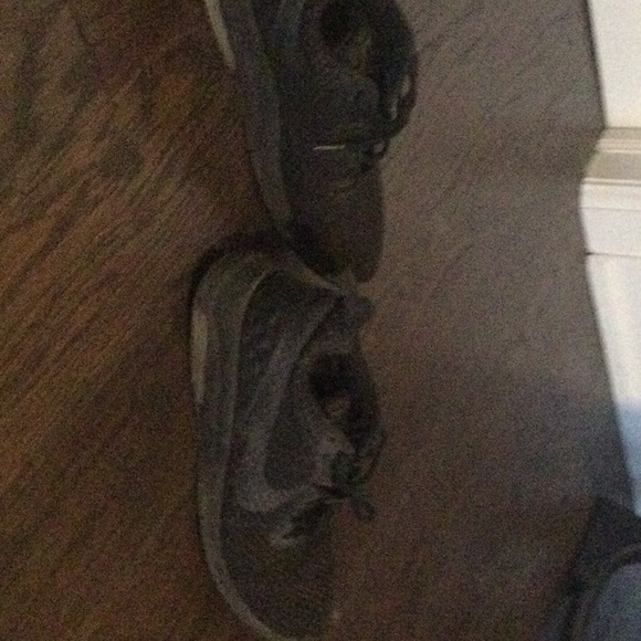 Men’s Nike Sneakers - Picture 4 of 5